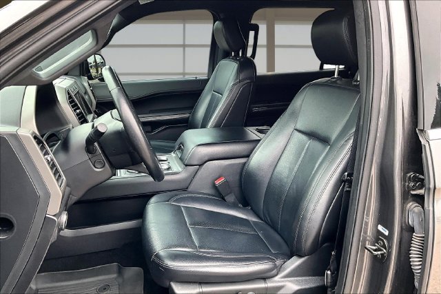 Used 2019 Ford Expedition XLT w/ Equipment Group 202A AWD/4WD image 24
