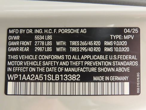 Used 2025 Porsche Macan AWD/4WD image 34