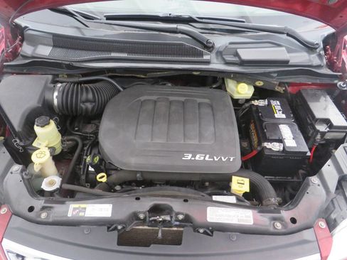 Used 2013 Chrysler Town & Country Limited w/ Luxury Group image 29