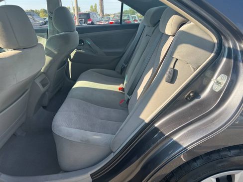 Used 2011 Toyota Camry LE FWD image 3