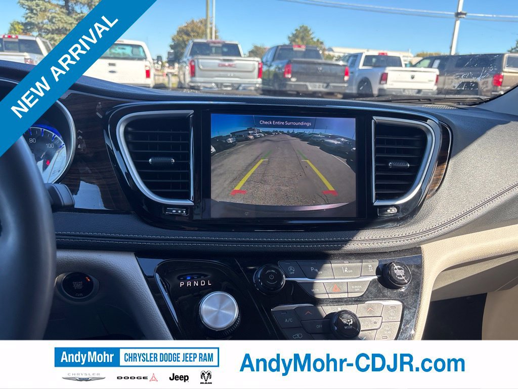 Used 2023 Chrysler Pacifica Limited FWD image 11