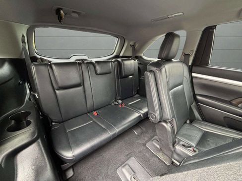 Used 2019 Toyota Highlander XLE image 20
