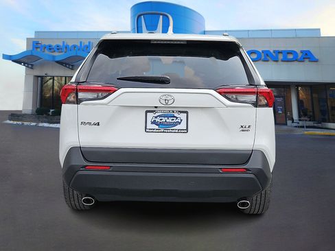 Used 2020 Toyota RAV4 XLE Premium AWD/4WD image 6