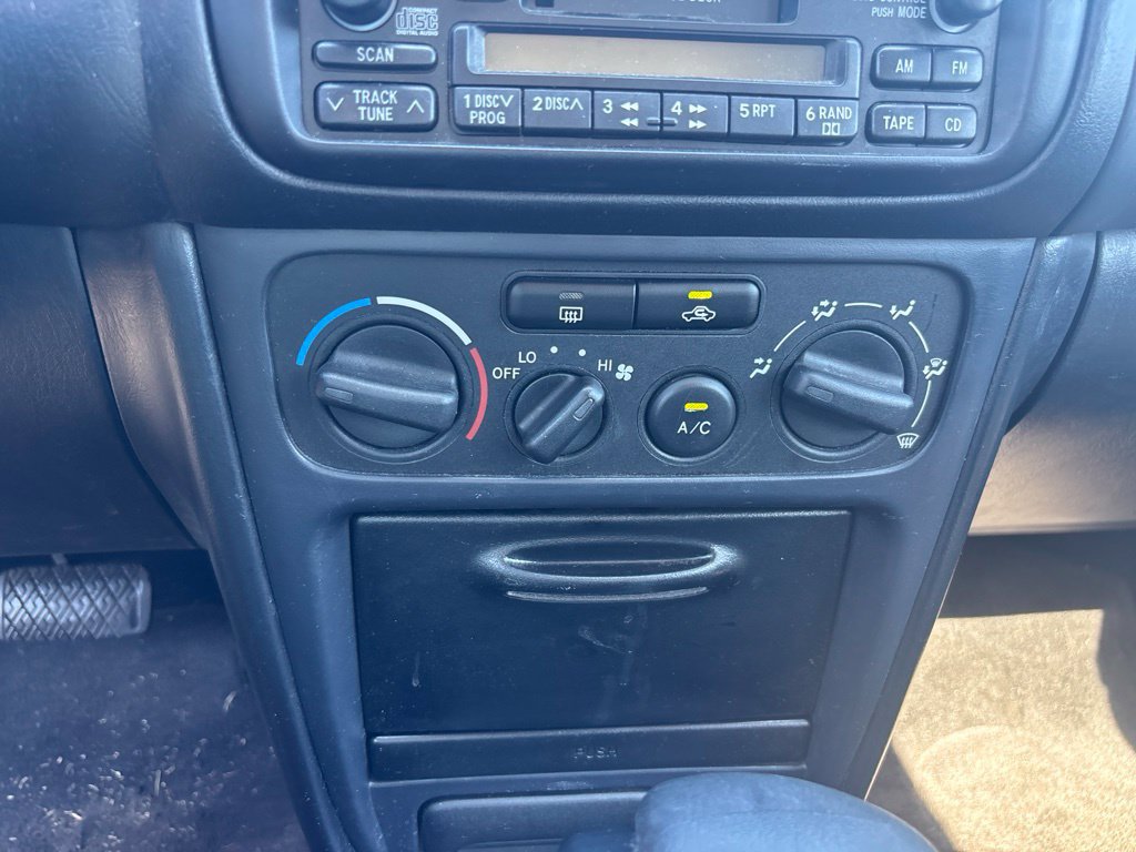 Used 2001 Toyota Corolla LE FWD image 19