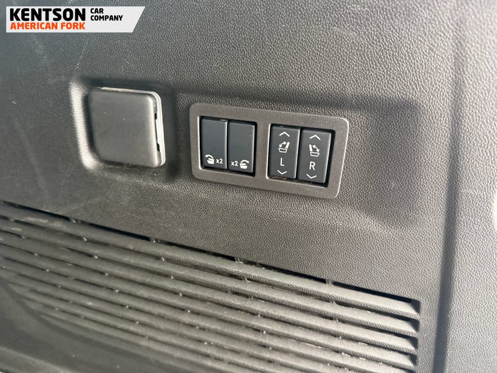 Used 2025 Chevrolet Suburban High Country AWD/4WD image 42
