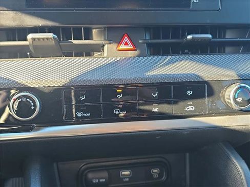 Used 2023 Kia Sportage LX image 14