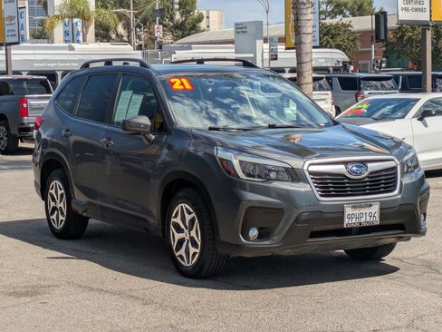 Used 2021 Subaru Forester Premium image 3