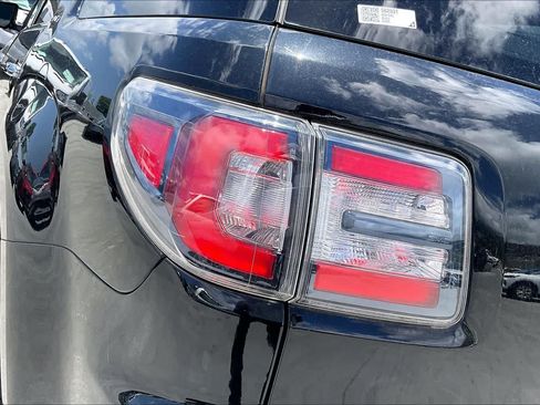 Used 2017 GMC Acadia Limited SLT AWD/4WD image 32