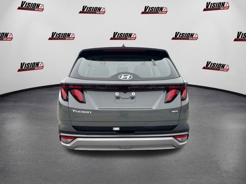 Certified 2025 Hyundai Tucson SE image 6