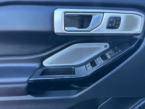 Certified 2023 Ford Explorer Platinum w/ Technology Package image 12