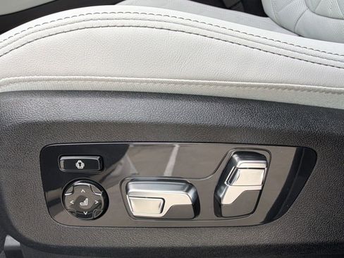 New 2026 BMW X5 sDrive40i w/ Climate Comfort Package RWD image 14