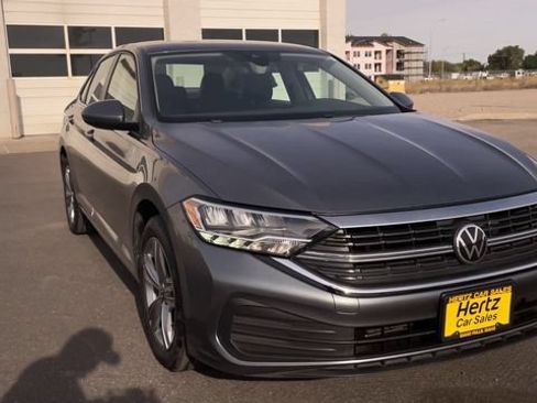 Used 2024 Volkswagen Jetta SE FWD image 4