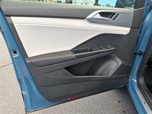 New 2025 Volkswagen Taos SE image 8