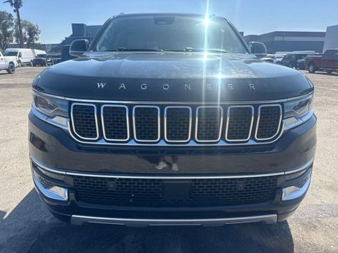 Used 2024 Jeep Wagoneer L Series II w/ Flexible Seating Group RWD image 2