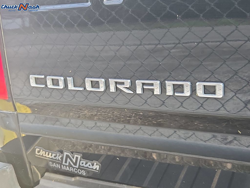 Used 2021 Chevrolet Colorado Z71 w/ Z71 Midnight Edition AWD/4WD image 6