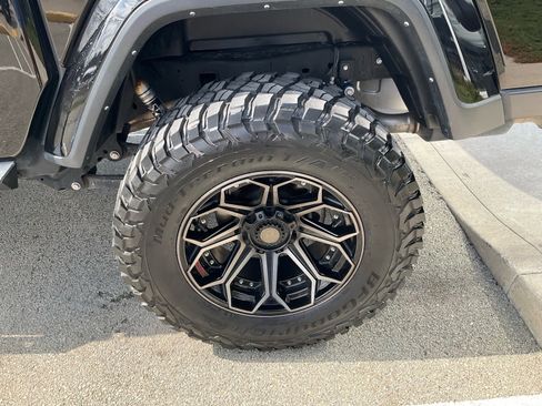 Used 2021 Jeep Gladiator Overland w/ Popular Equipment Package image 23