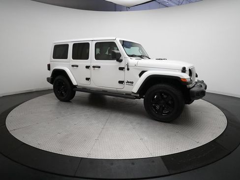 Used 2019 Jeep Wrangler Unlimited Sahara AWD/4WD image 35