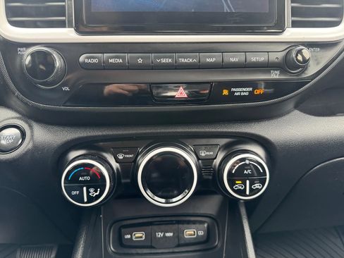 Used 2022 Hyundai Venue Limited w/ Cargo Package image 17