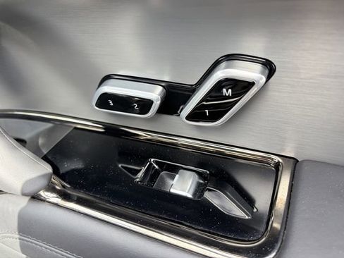 Used 2025 Land Rover Range Rover Sport SE image 19