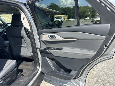 Used 2025 Ford Explorer Active image 17