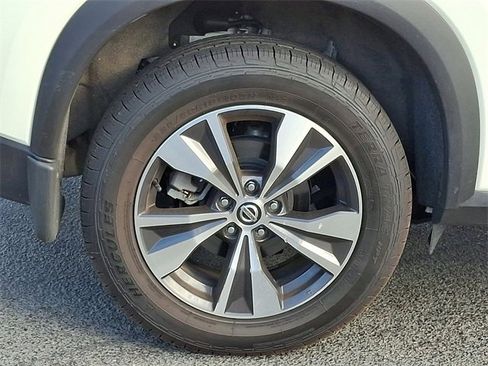 Used 2023 Nissan Rogue SV image 8