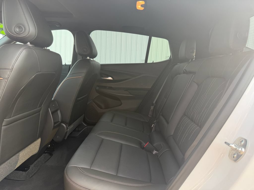 Used 2025 Buick Envista Avenir FWD image 32