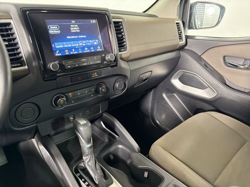 Used 2022 Nissan Frontier SV w/ Technology Package image 24