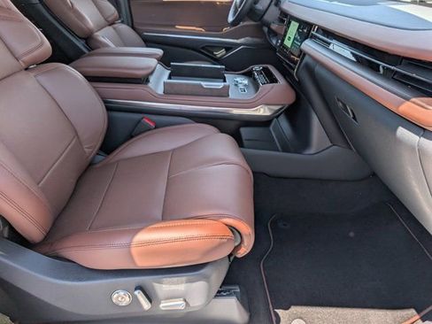 New 2026 Lincoln Navigator Reserve AWD/4WD image 30