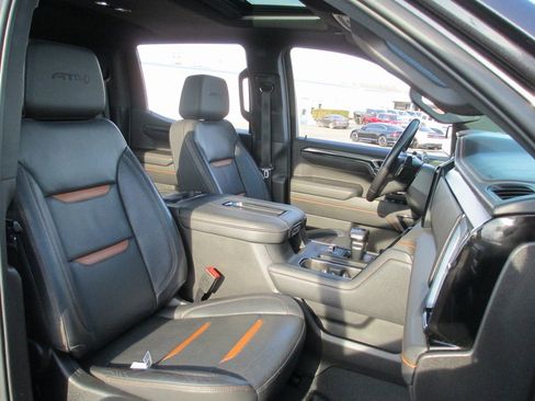 Certified 2022 GMC Sierra 1500 AT4 w/ AT4 Preferred Package image 23