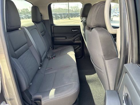 Used 2023 Nissan Frontier SV image 18
