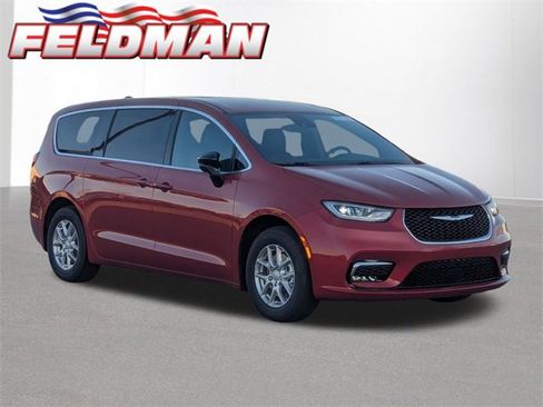 New 2026 Chrysler Pacifica Select image 1
