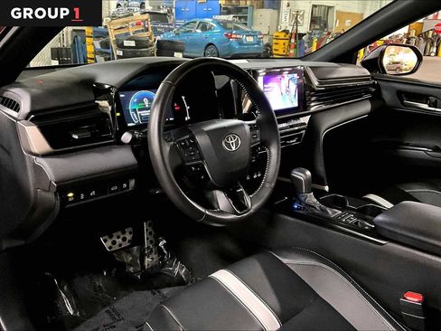 Used 2025 Toyota Camry SE AWD/4WD image 17