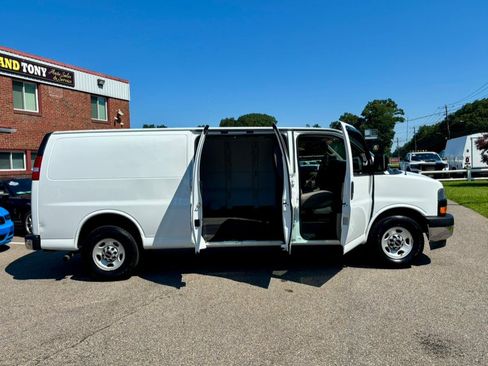 Used 2017 GMC Savana 2500 Extended RWD image 4