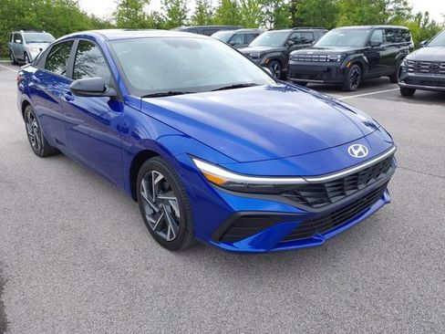 Certified 2025 Hyundai Elantra Sport FWD image 4