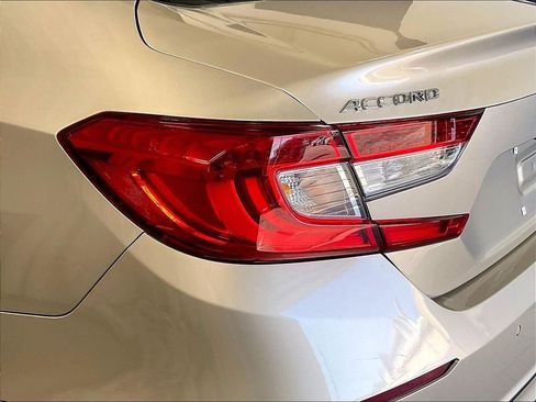 Used 2018 Honda Accord Touring image 34
