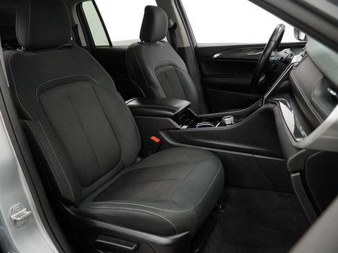 Certified 2022 Jeep Grand Cherokee Laredo w/ Luxury Tech Group I AWD/4WD image 47