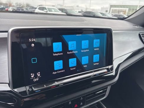 Used 2024 Volkswagen Atlas Cross Sport SE AWD/4WD image 28