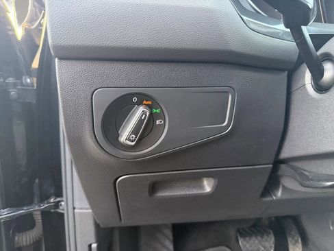 Used 2018 Volkswagen Tiguan SE image 15