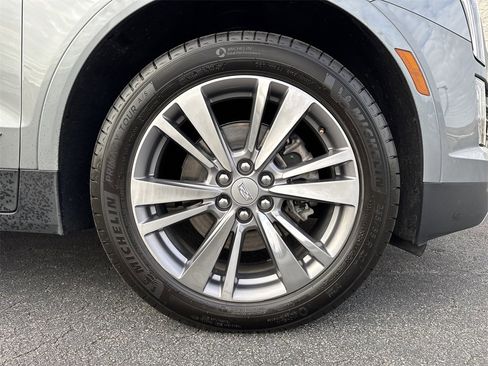Certified 2025 Cadillac XT5 Premium Luxury image 12