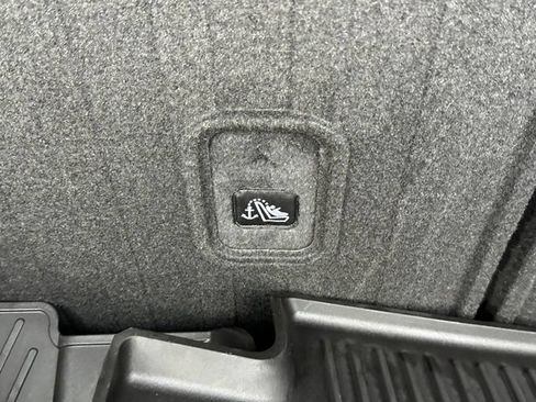 Used 2025 Nissan Rogue SV AWD/4WD image 17