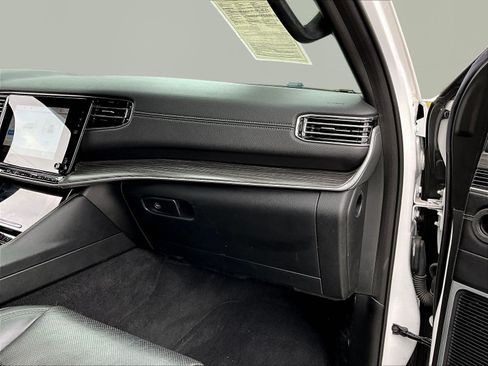Used 2023 Jeep Wagoneer Series II w/ Flexible Seating Group AWD/4WD image 27