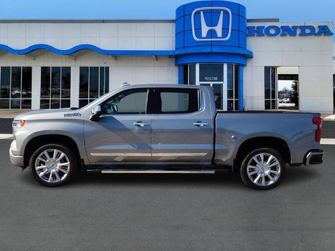 Used 2024 Chevrolet Silverado 1500 High Country w/ High Country Premium Package image 3