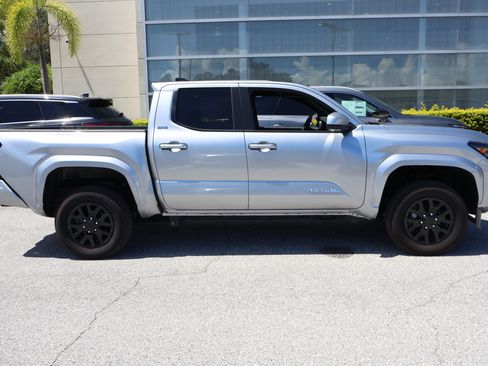 Used 2026 Toyota Tacoma SR5 AWD/4WD image 9