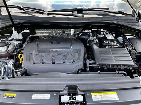 Used 2023 Volkswagen Tiguan SE AWD/4WD image 35