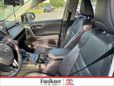Used 2021 Toyota RAV4 XLE Premium AWD/4WD image 29