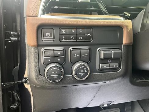 Used 2025 Chevrolet Tahoe High Country AWD/4WD image 20