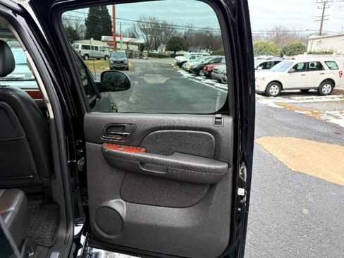 Used 2011 Chevrolet Avalanche LTZ image 5