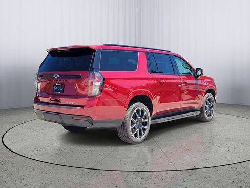 Used 2024 Chevrolet Suburban RST w/ Luxury Package AWD/4WD image 4