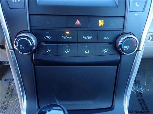 Used 2017 Toyota Camry LE image 18