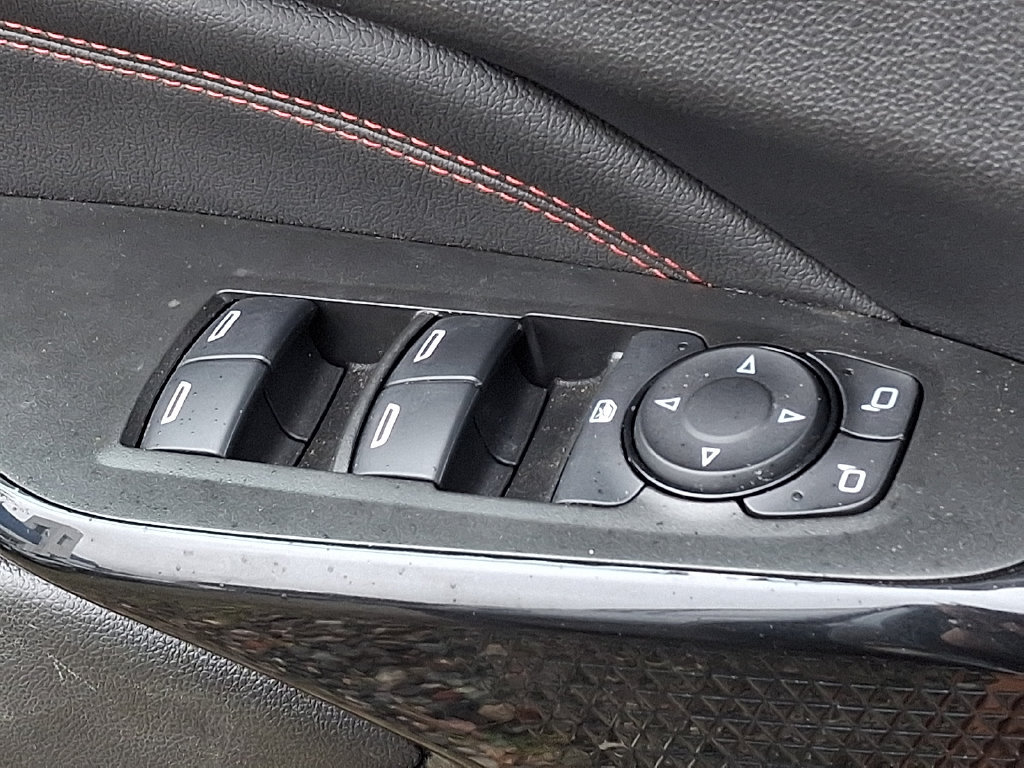 Used 2024 Chevrolet Trax RS w/ Sunroof Package FWD image 26
